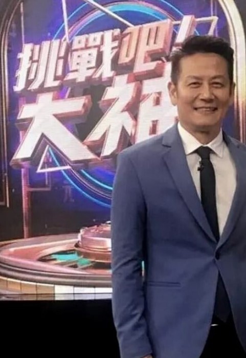 同学聚会把校花带回家操 - 中文阿薇海报
